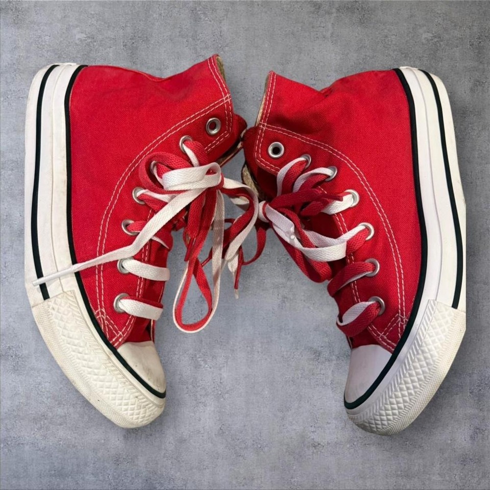 Red and white Converse trainers‎ sz 5
